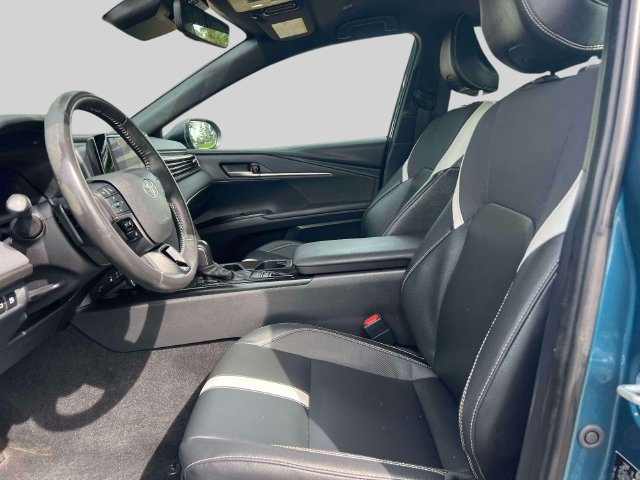Used 2025 Toyota Camry SE w/ Convenience Package FWD image 15