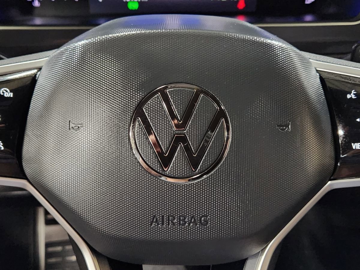 Used 2024 Volkswagen Tiguan SE R-Line image 48