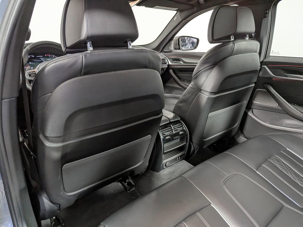 Used 2021 BMW M550i xDrive image 45