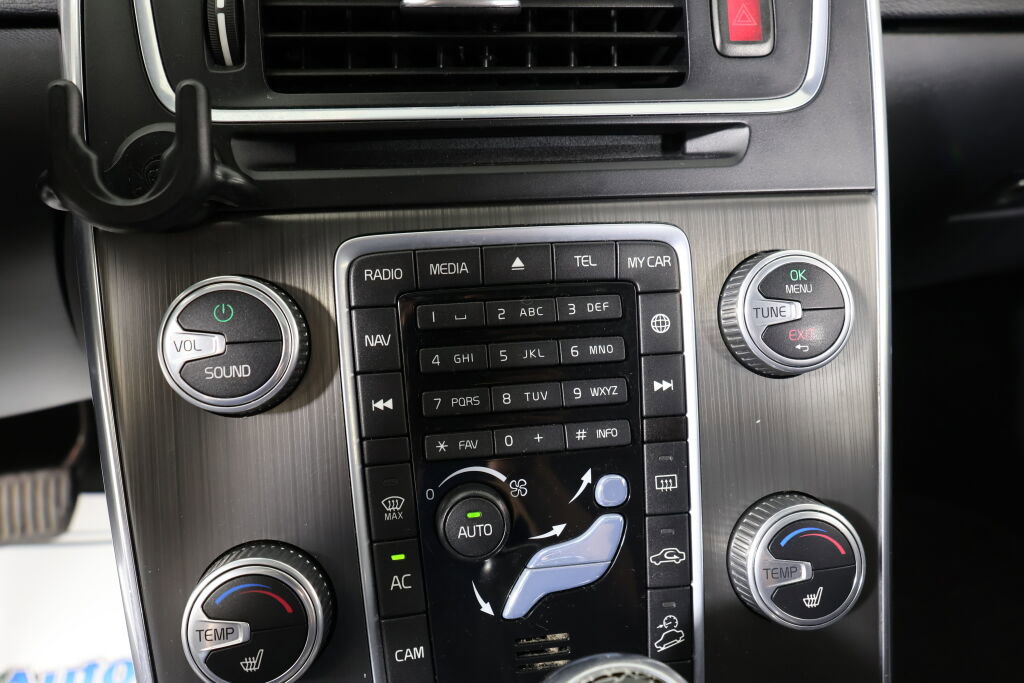 Used 2016 Volvo V60 T5 Cross Country Platinum image 37