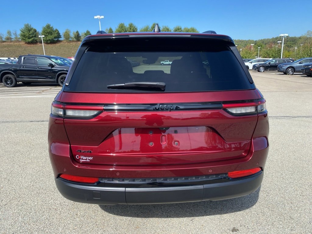 Used 2023 Jeep Grand Cherokee Altitude image 4