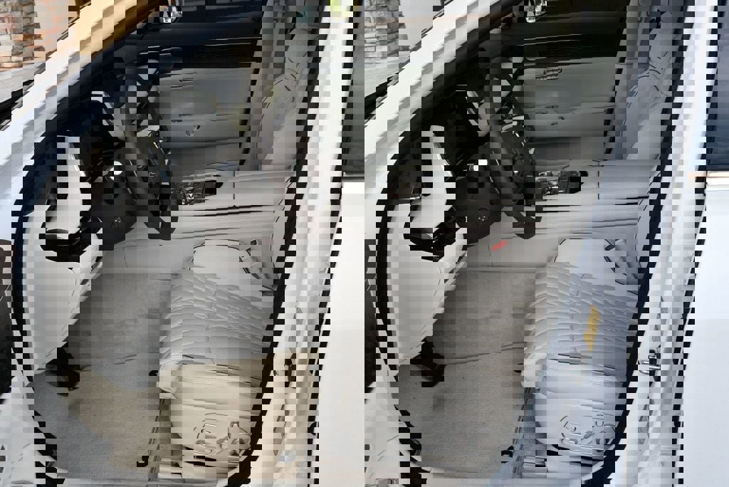 Used 2026 Genesis G90 3.5T image 30