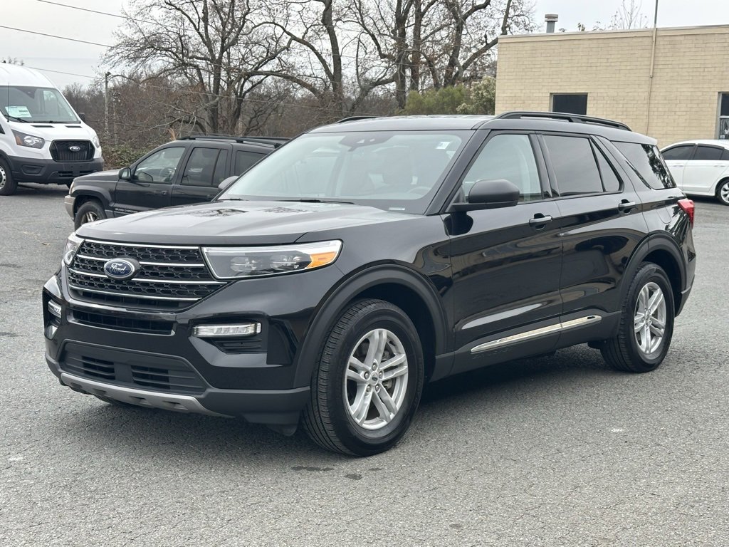 Used 2024 Ford Explorer XLT w/ Equipment Group 202A image 2