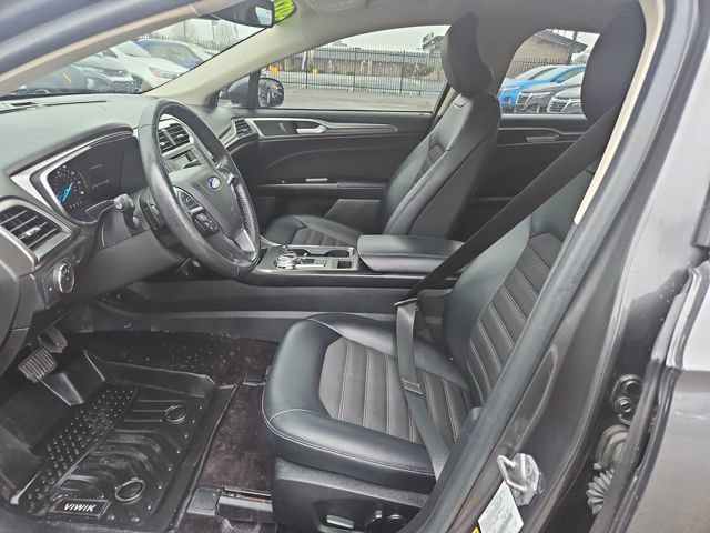 Used 2017 Ford Fusion SE image 10
