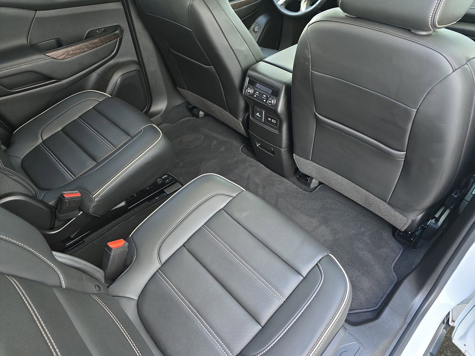 Used 2023 GMC Acadia Denali w/ Denali Technology Package image 13