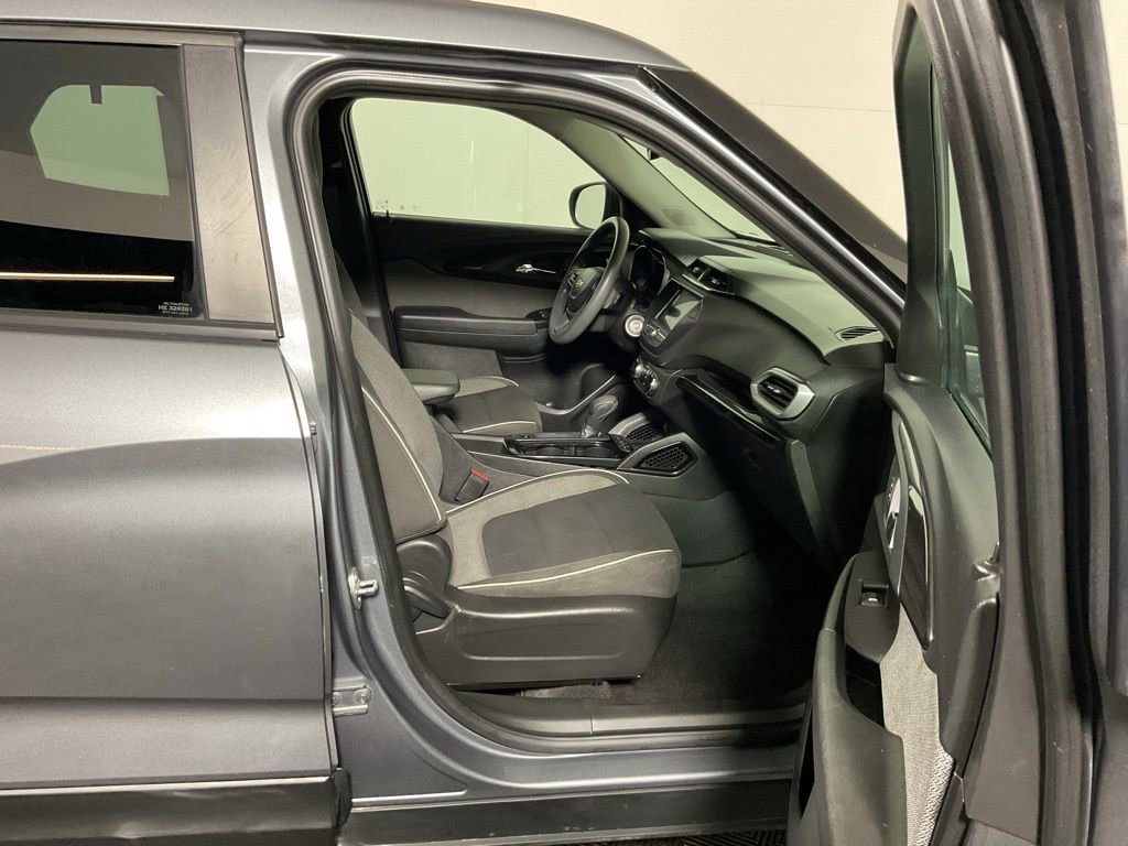 Used 2021 Chevrolet TrailBlazer LS image 36