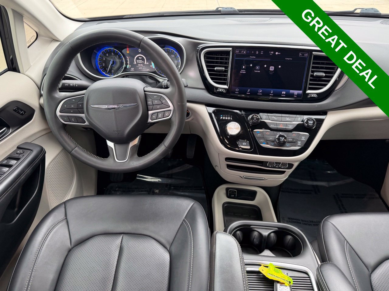 Used 2024 Chrysler Pacifica Touring-L FWD image 16