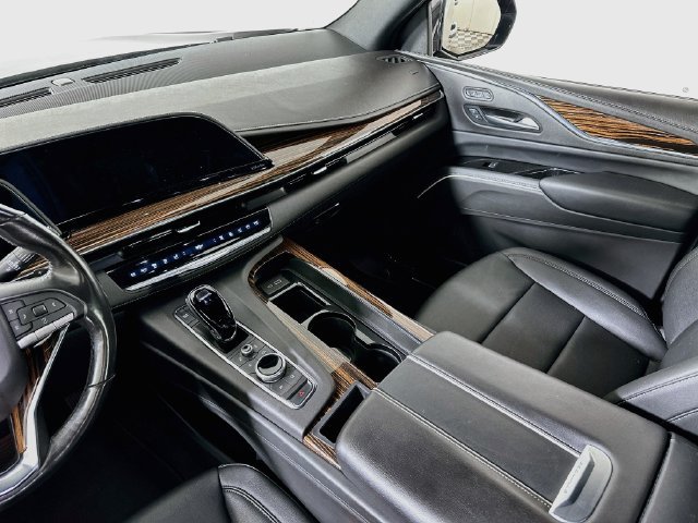 Used 2024 Cadillac Escalade ESV Luxury AWD/4WD image 29