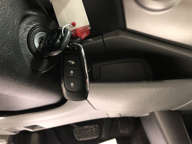 Used 2015 Toyota Tacoma 4x4 Access Cab V6 image 29