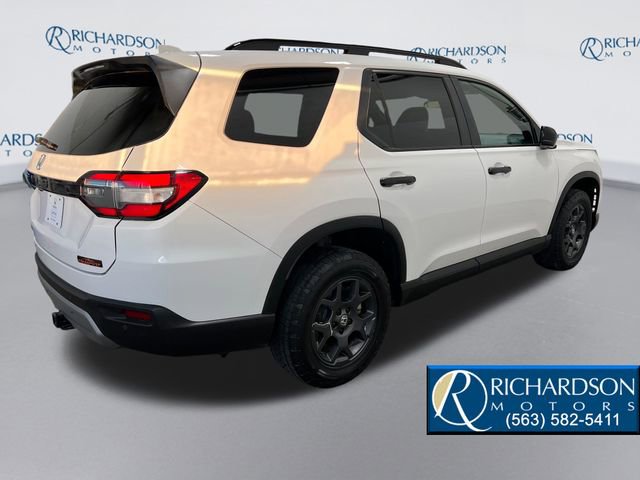 Used 2025 Honda Pilot TrailSport image 5