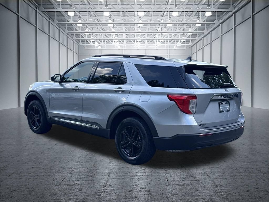 Used 2023 Ford Explorer XLT AWD/4WD image 6