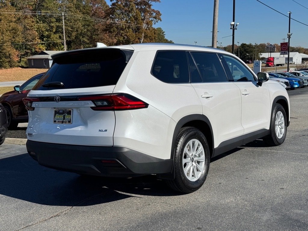 Used 2024 Toyota Grand Highlander XLE image 3