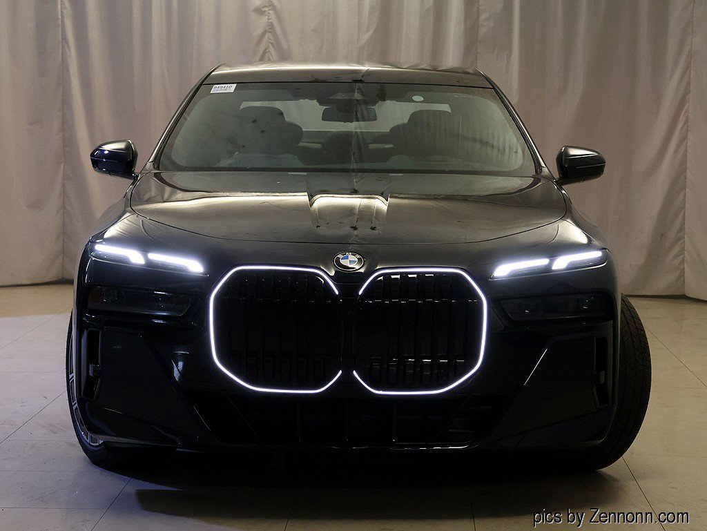 Used 2026 BMW 740i xDrive w/ Premium Package AWD/4WD image 2