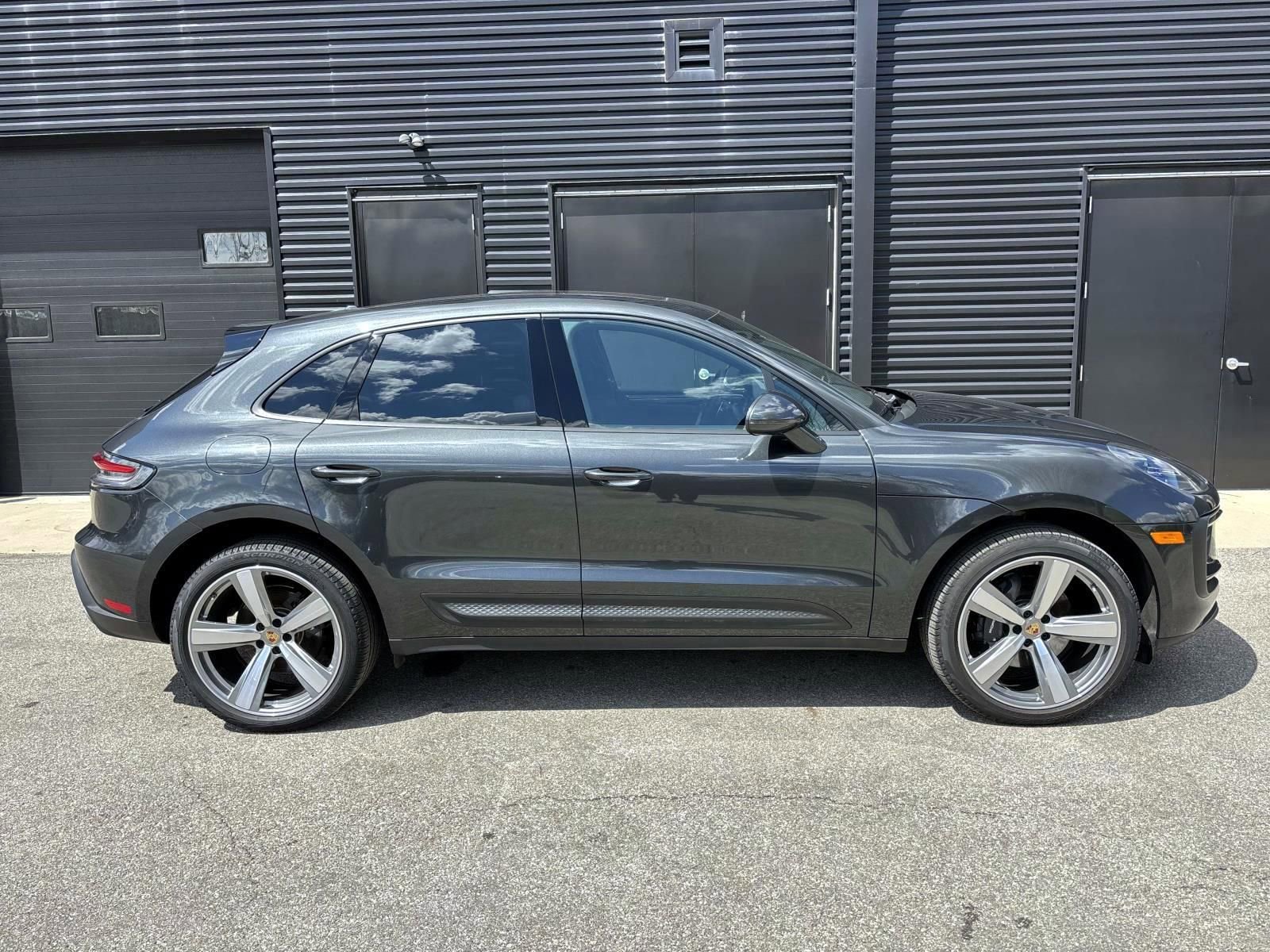 Used 2025 Porsche Macan image 11