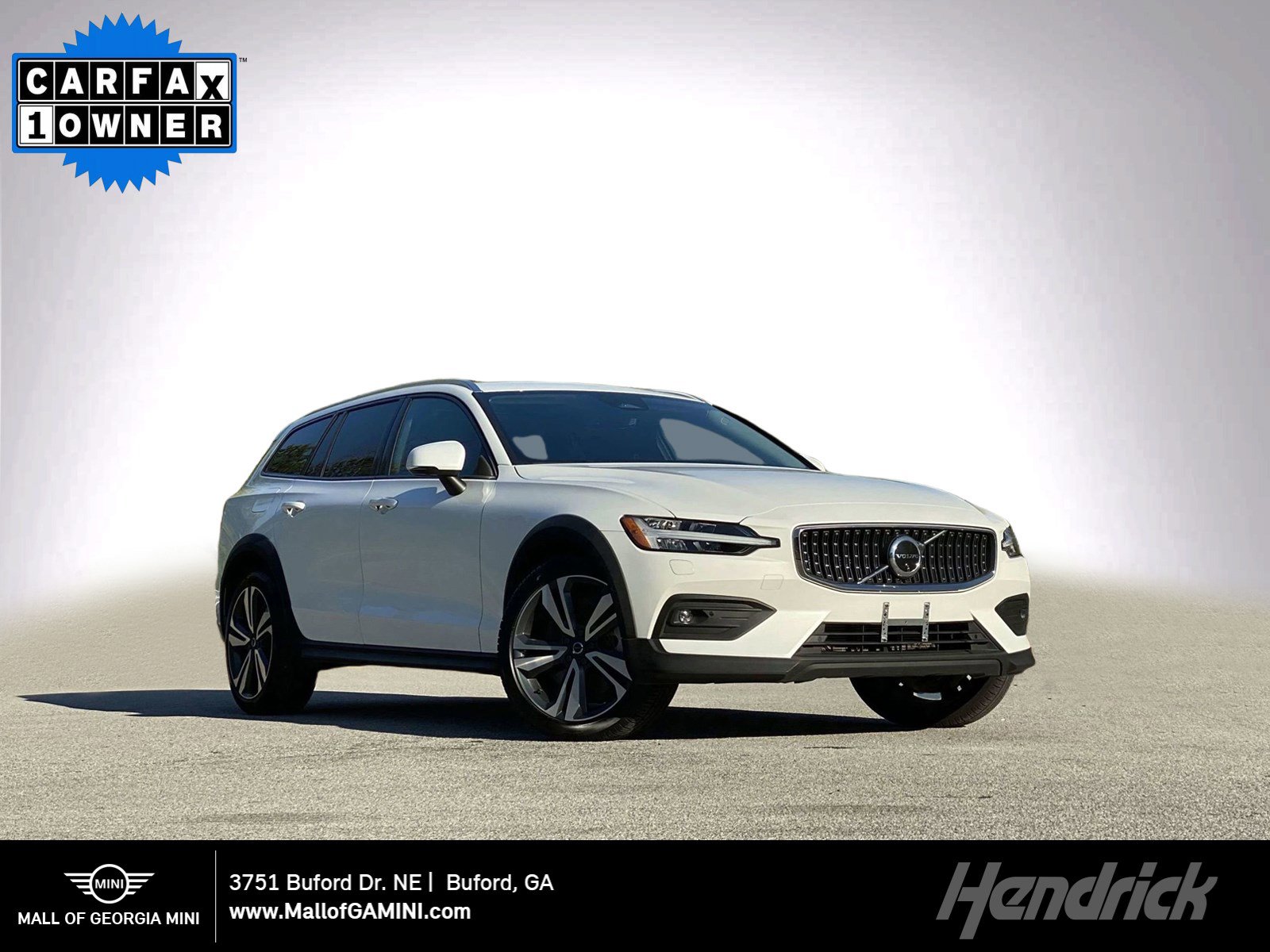 Used 2025 Volvo V60 B5 Cross Country Plus image 1