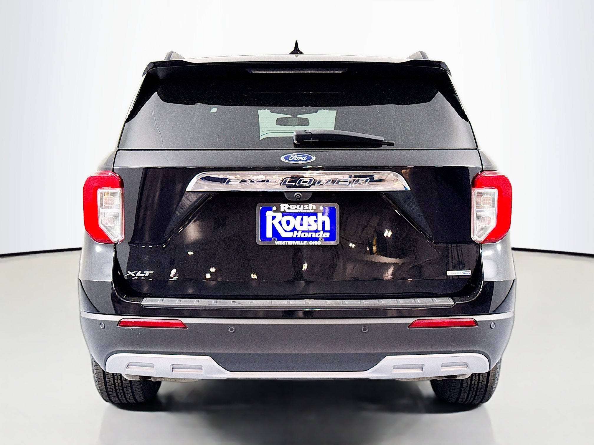Used 2020 Ford Explorer XLT w/ Equipment Group 202A AWD/4WD image 6