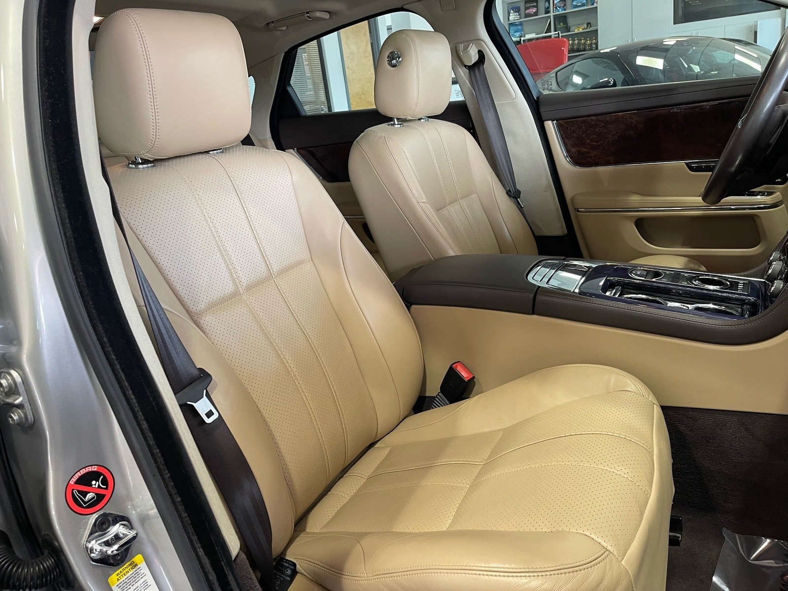 Used 2013 Jaguar XJ RWD image 39