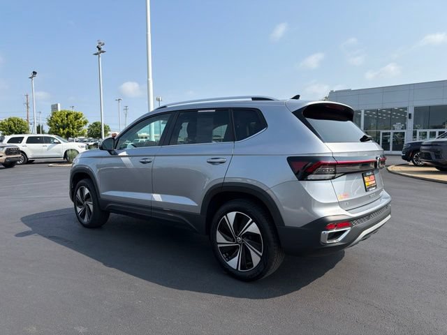 Used 2025 Volkswagen Taos SE AWD/4WD image 5