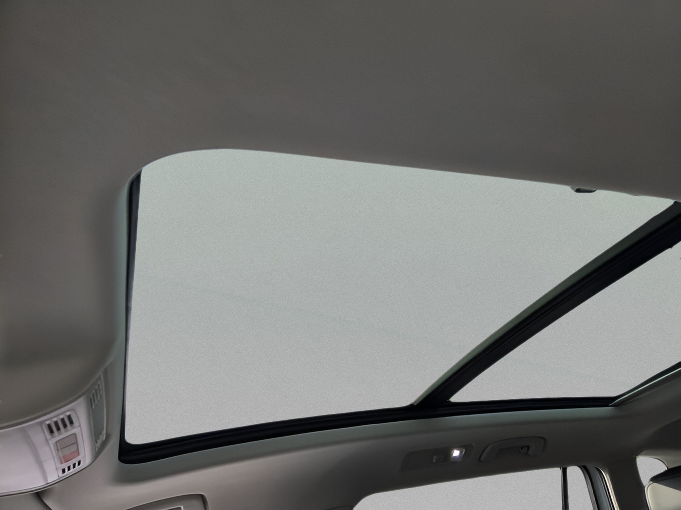 Used 2024 Volkswagen Tiguan SE w/ Panoramic Sunroof Package FWD image 27