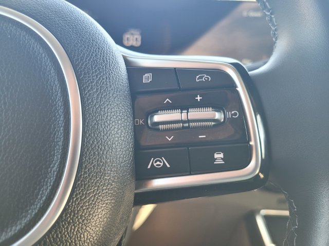 Used 2026 Kia Carnival EX FWD image 26