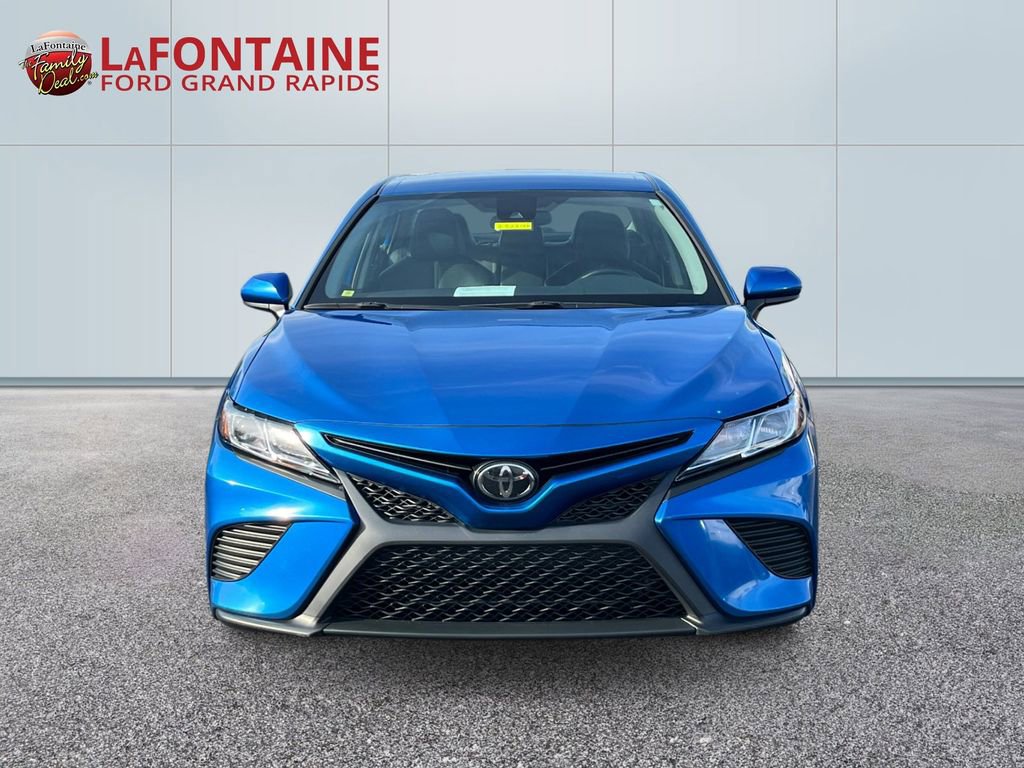 Used 2020 Toyota Camry SE image 2