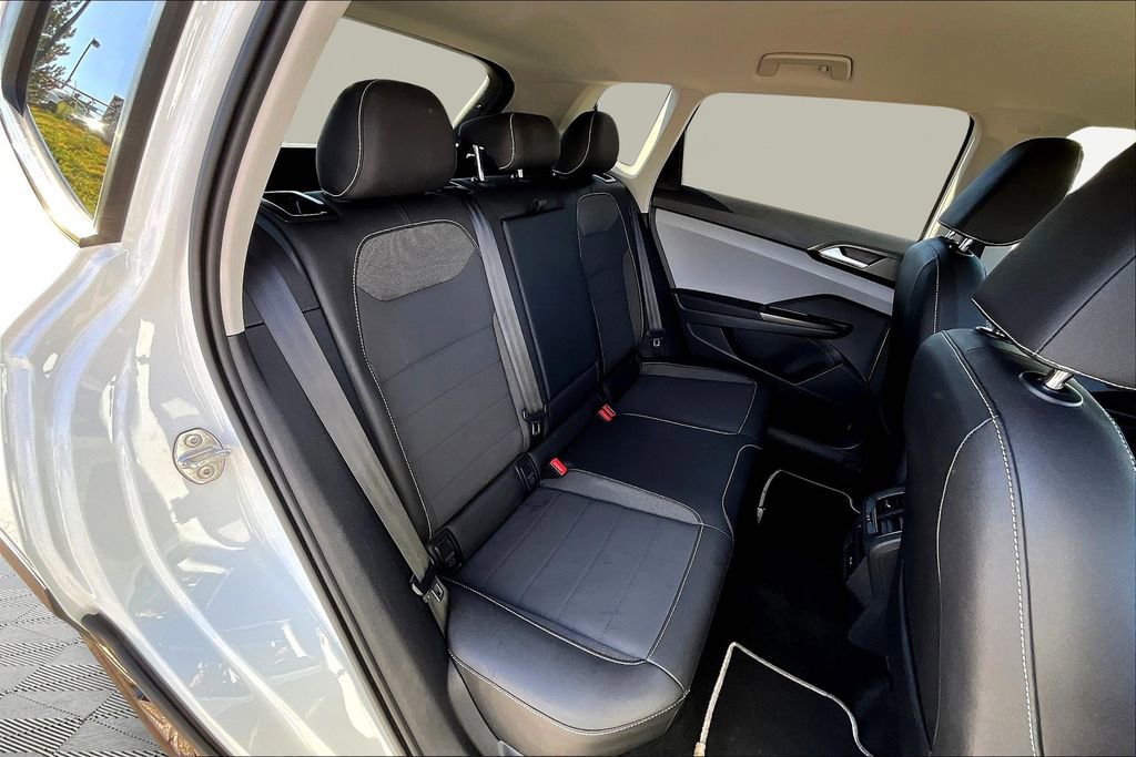 Used 2023 Volkswagen Taos SE image 29