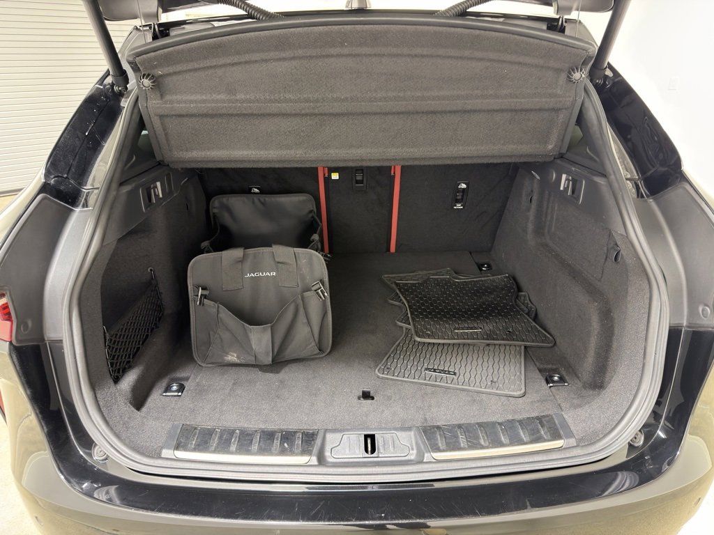 Used 2023 Jaguar F-PACE SVR image 29