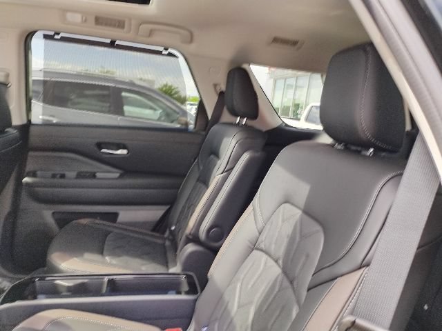 New 2026 Nissan Pathfinder Platinum AWD/4WD image 13