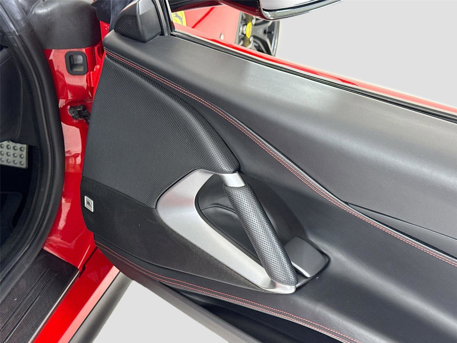 Used 2018 Ferrari 812 Superfast RWD image 30