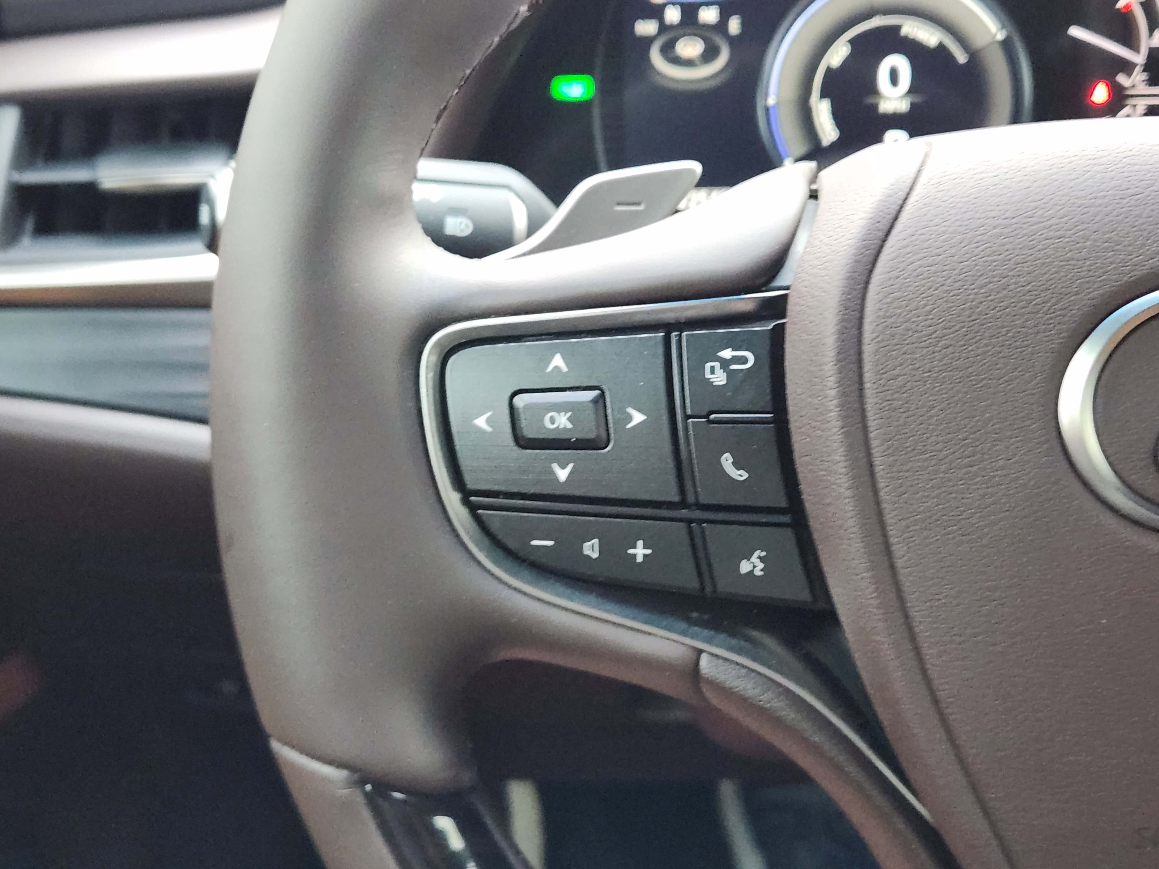 Used 2021 Lexus ES 300h w/ Premium Package image 37