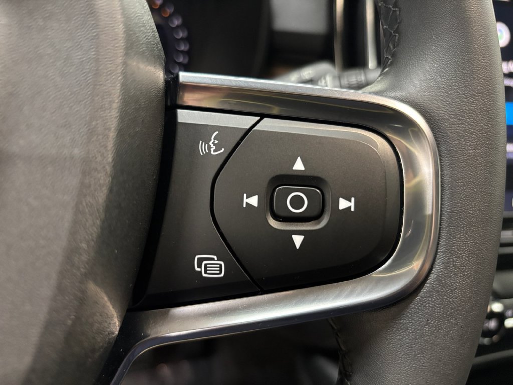 Certified 2023 Volvo XC40 B5 Core AWD/4WD image 27