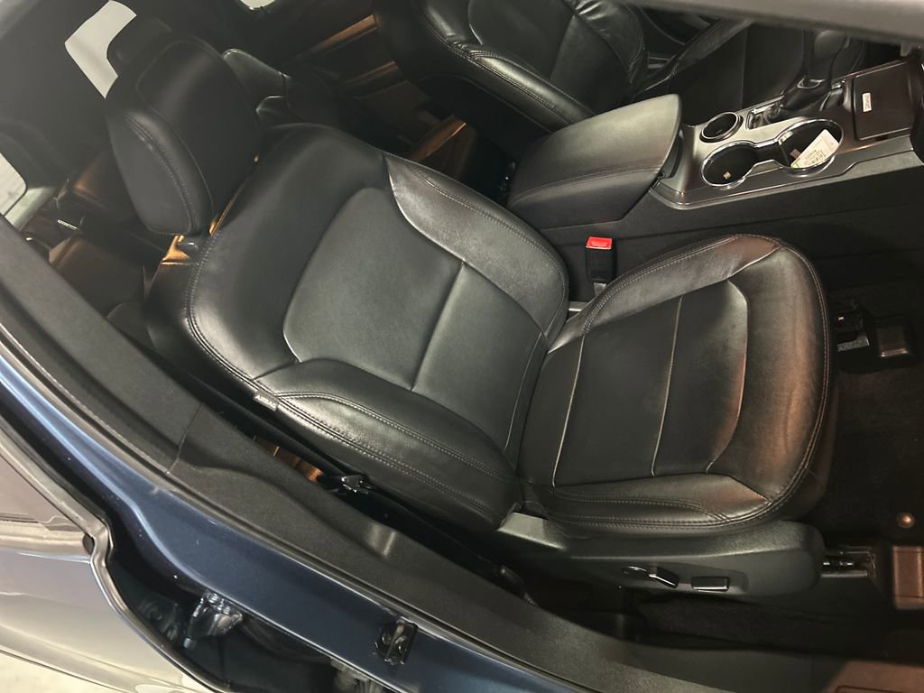 Used 2018 Ford Explorer XLT w/ Equipment Group 202A image 26