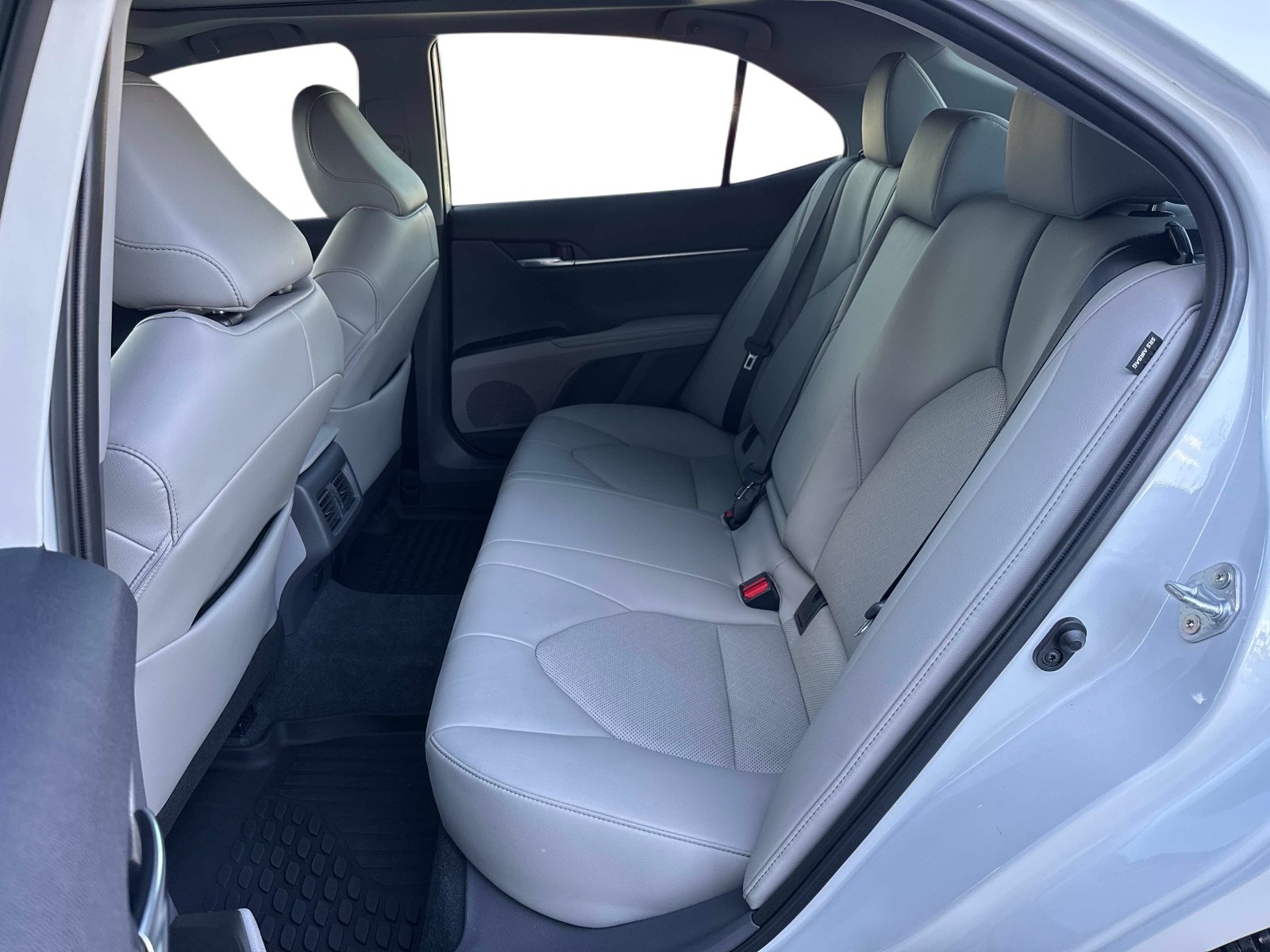 Used 2022 Toyota Camry XLE FWD image 12