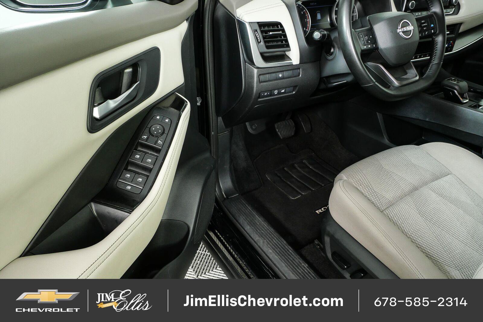 Used 2025 Nissan Rogue SV AWD/4WD image 7