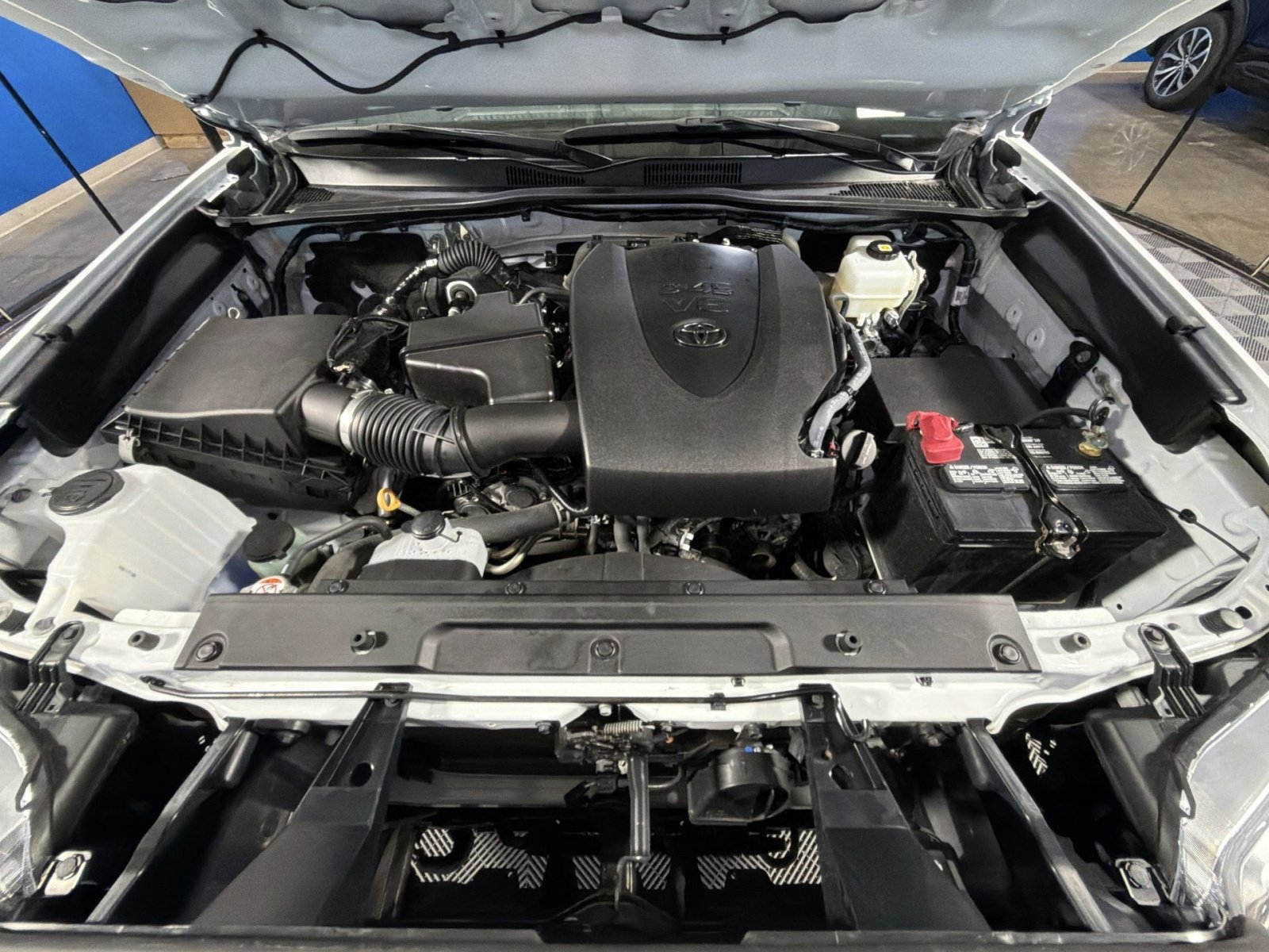 Used 2022 Toyota Tacoma TRD Off-Road AWD/4WD image 41