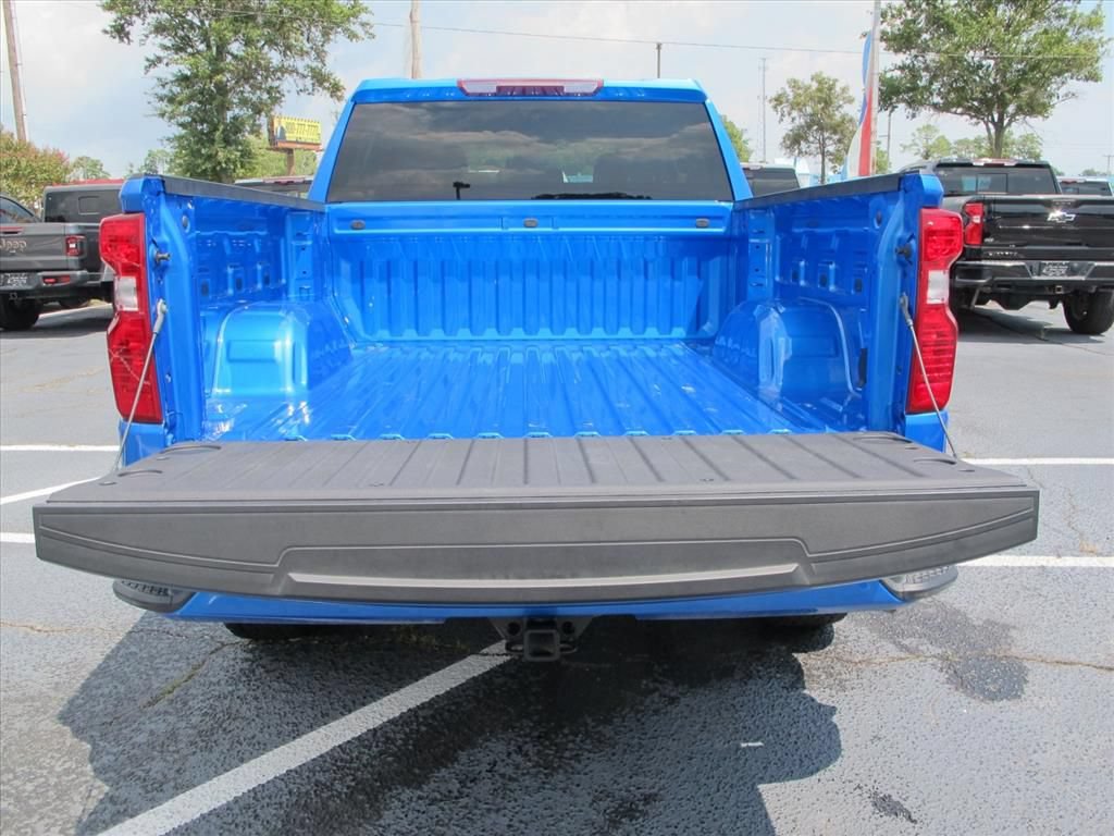 Used 2025 Chevrolet Silverado 1500 Custom w/ Turbomax Blackout Package AWD/4WD image 17