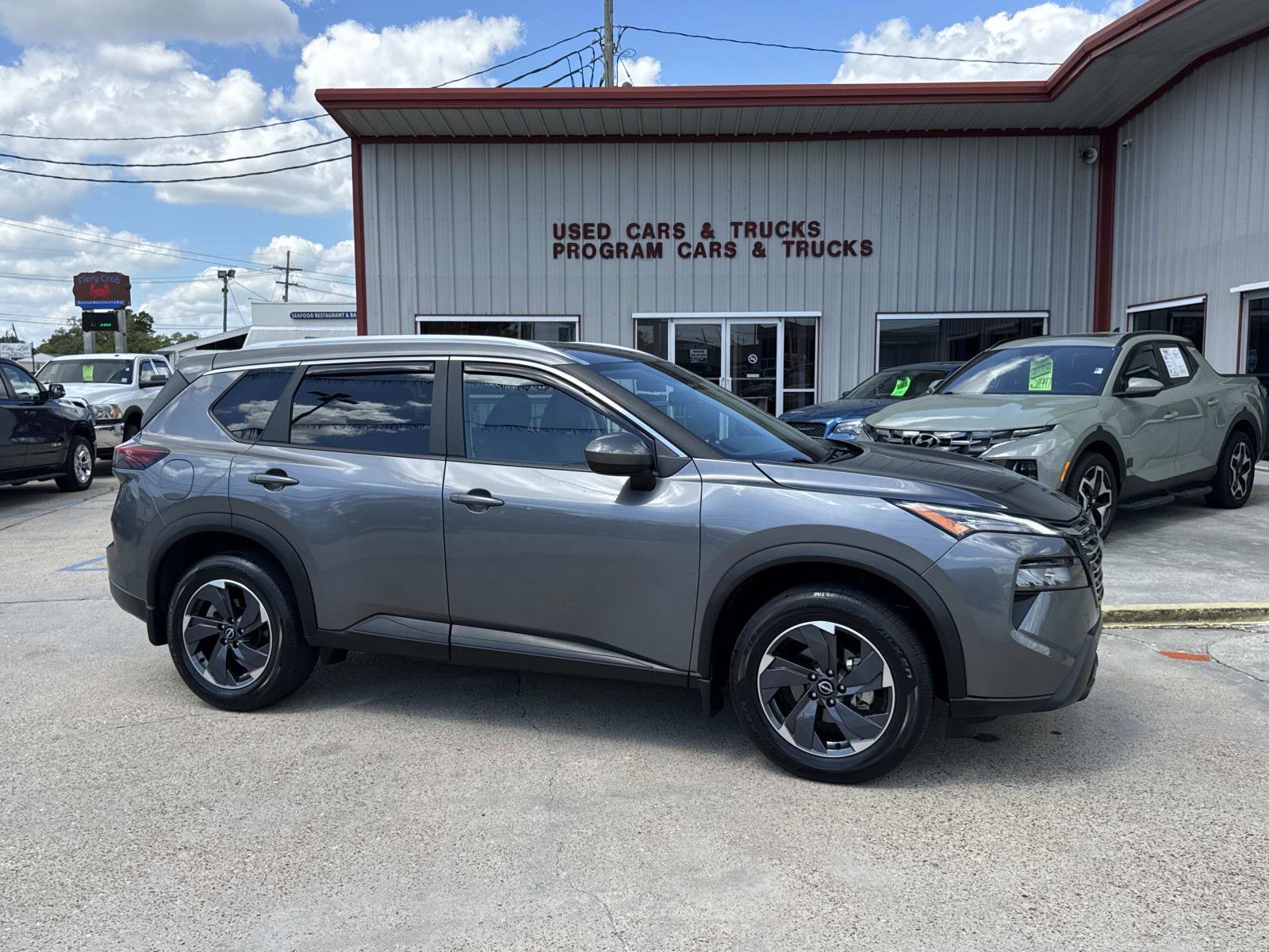 Used 2024 Nissan Rogue SV w/ SV Premium Package image 1