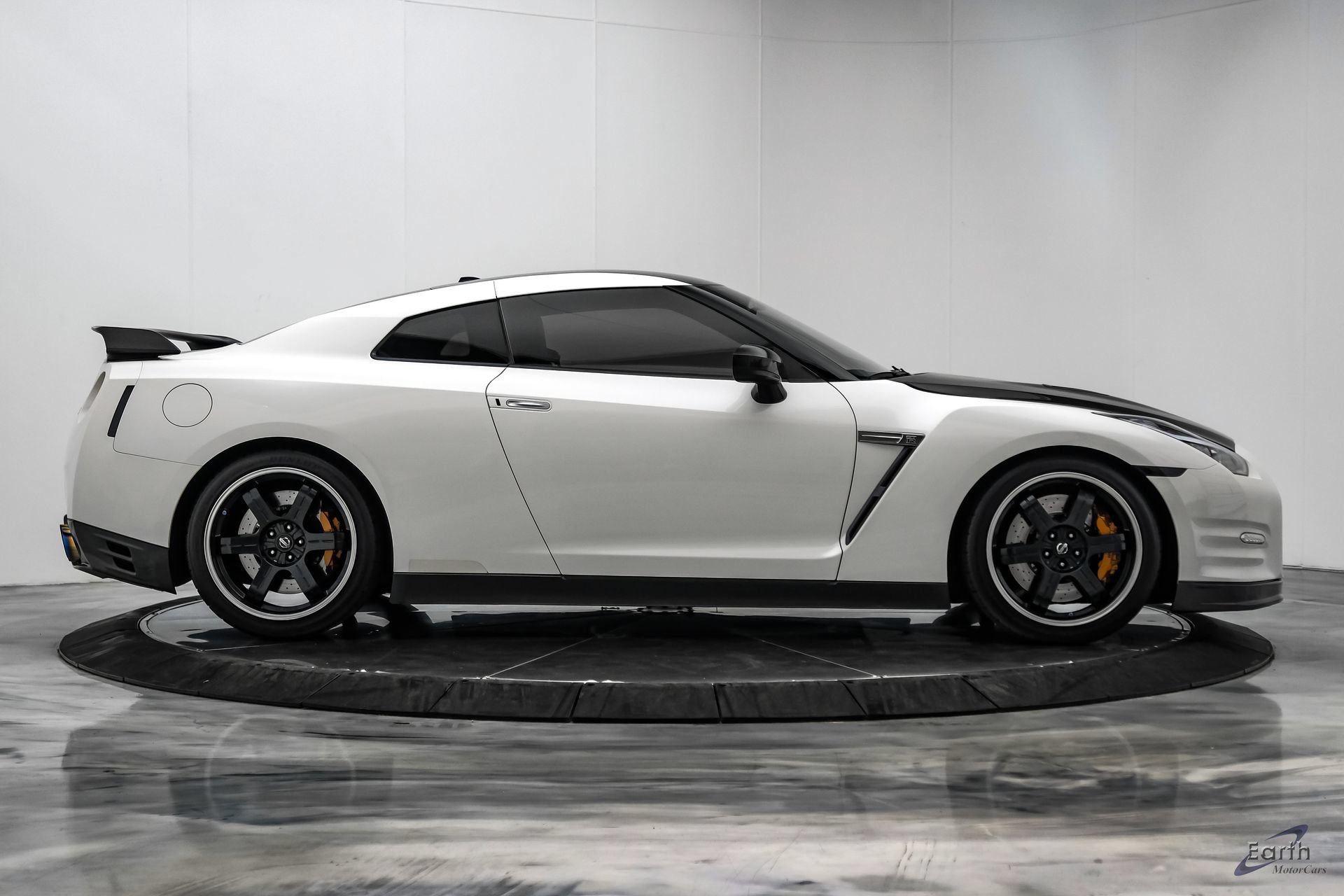 Used 2014 Nissan GT-R Black Edition AWD/4WD image 25