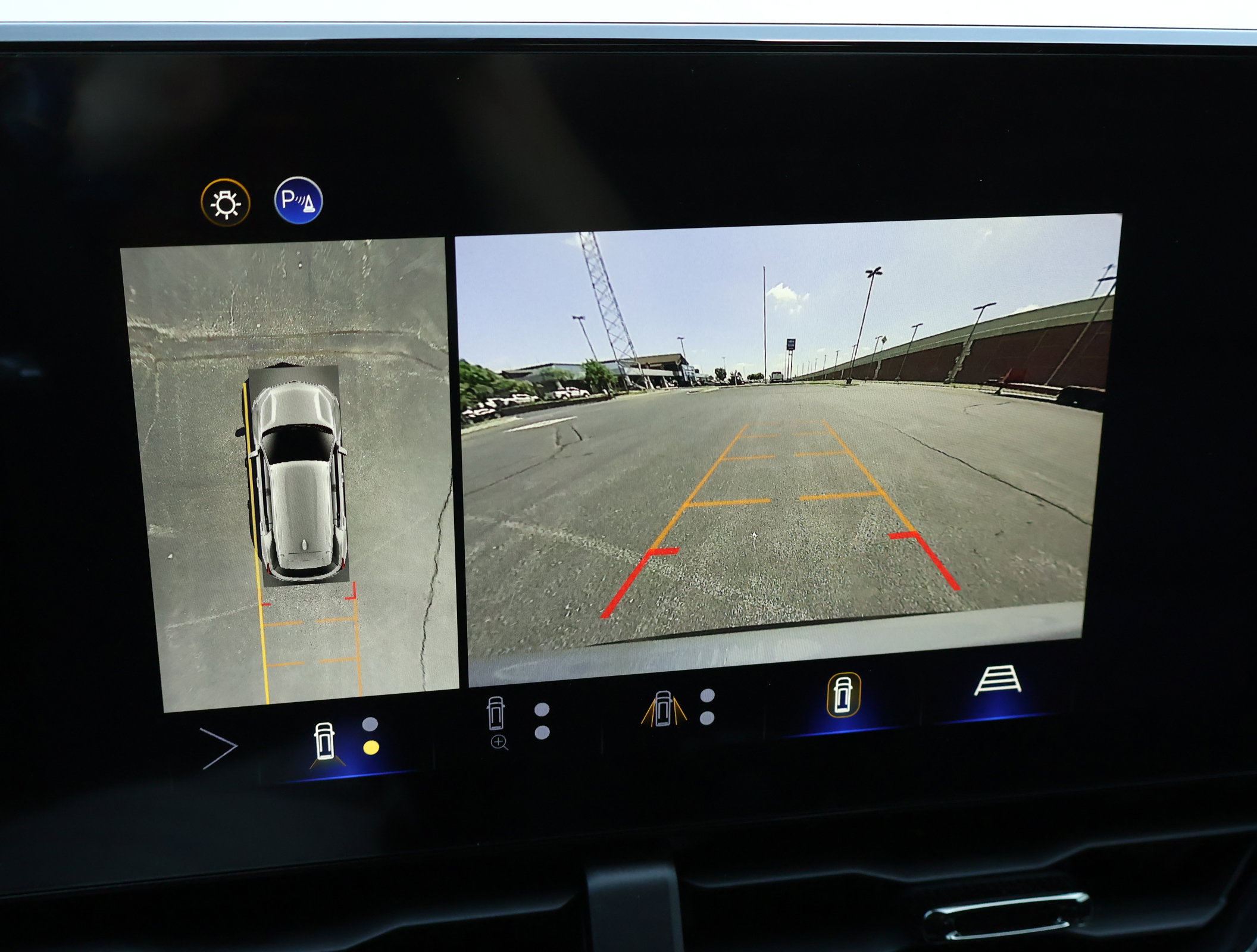 New 2026 Chevrolet Equinox RS w/ Convenience Package III FWD image 4