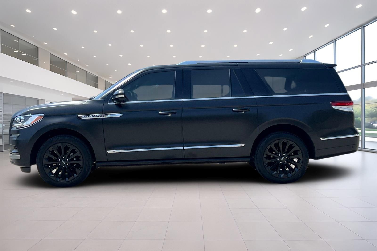 Certified 2024 Lincoln Navigator L Reserve AWD/4WD image 7