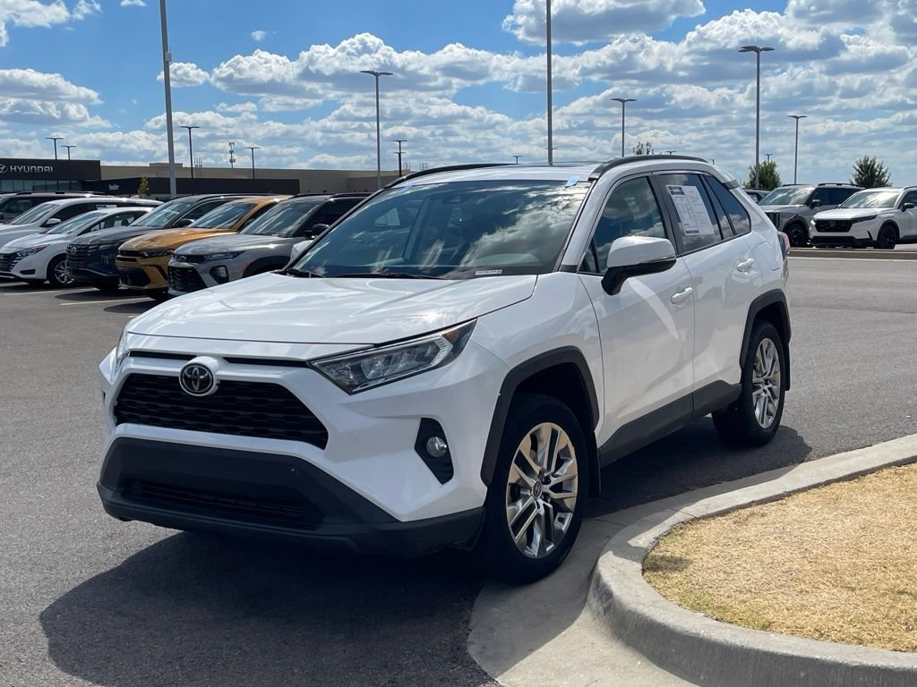 Used 2020 Toyota RAV4 XLE Premium FWD image 3