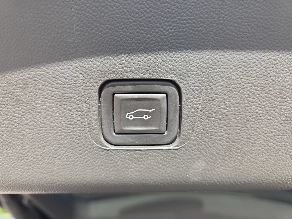 Certified 2023 Chevrolet Traverse LT w/ Midnight/Sport Edition AWD/4WD image 13