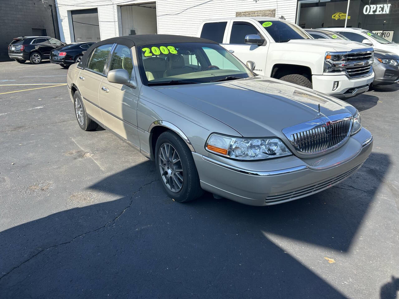 Used 2008 Lincoln Town Car Signature Limited image 12