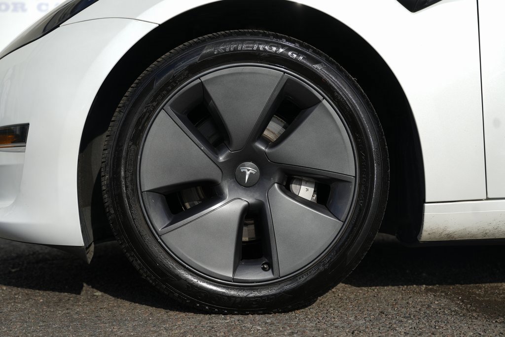 Used 2023 Tesla Model 3 Standard Range image 13