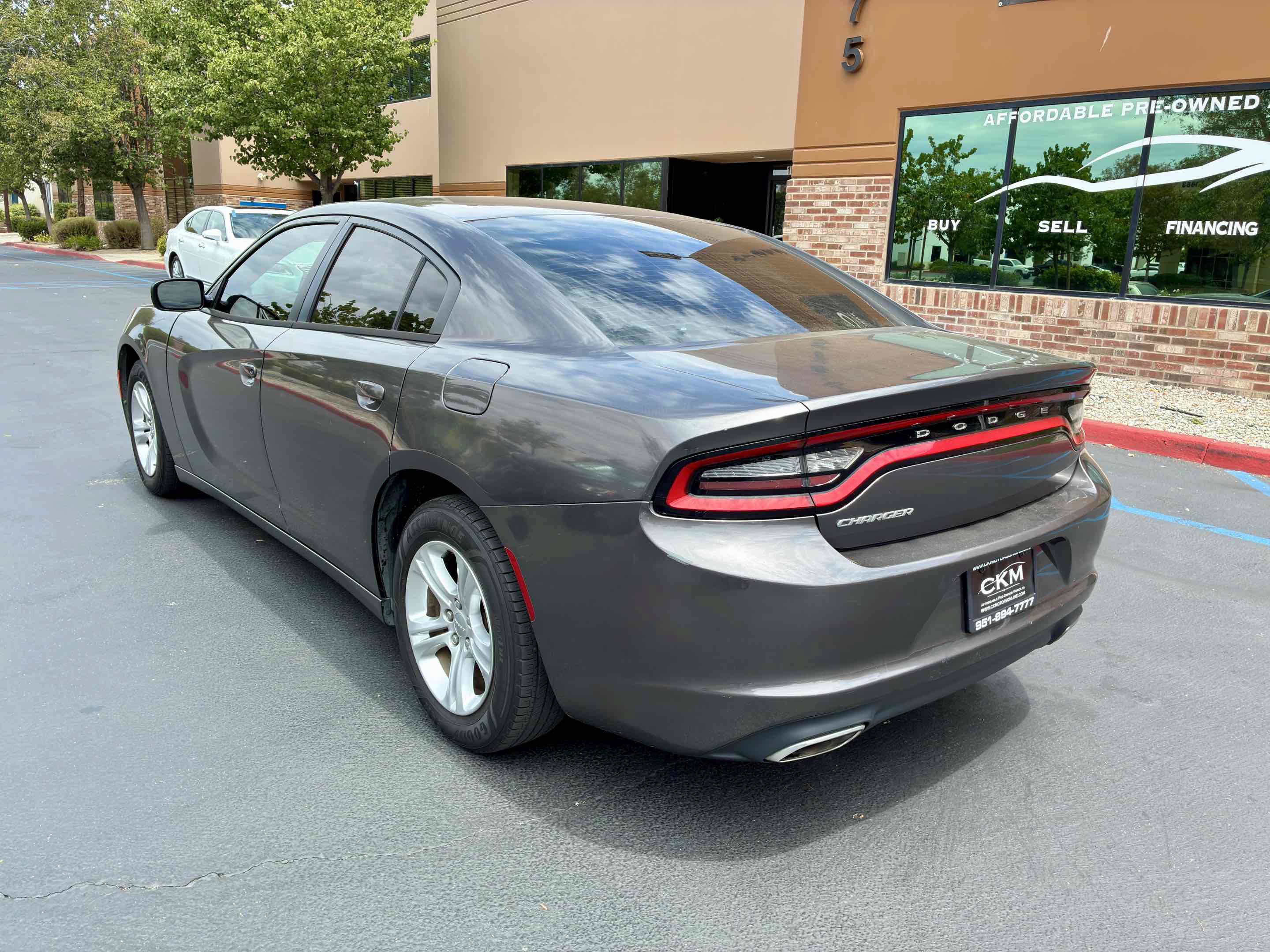 Used 2015 Dodge Charger SE RWD image 10
