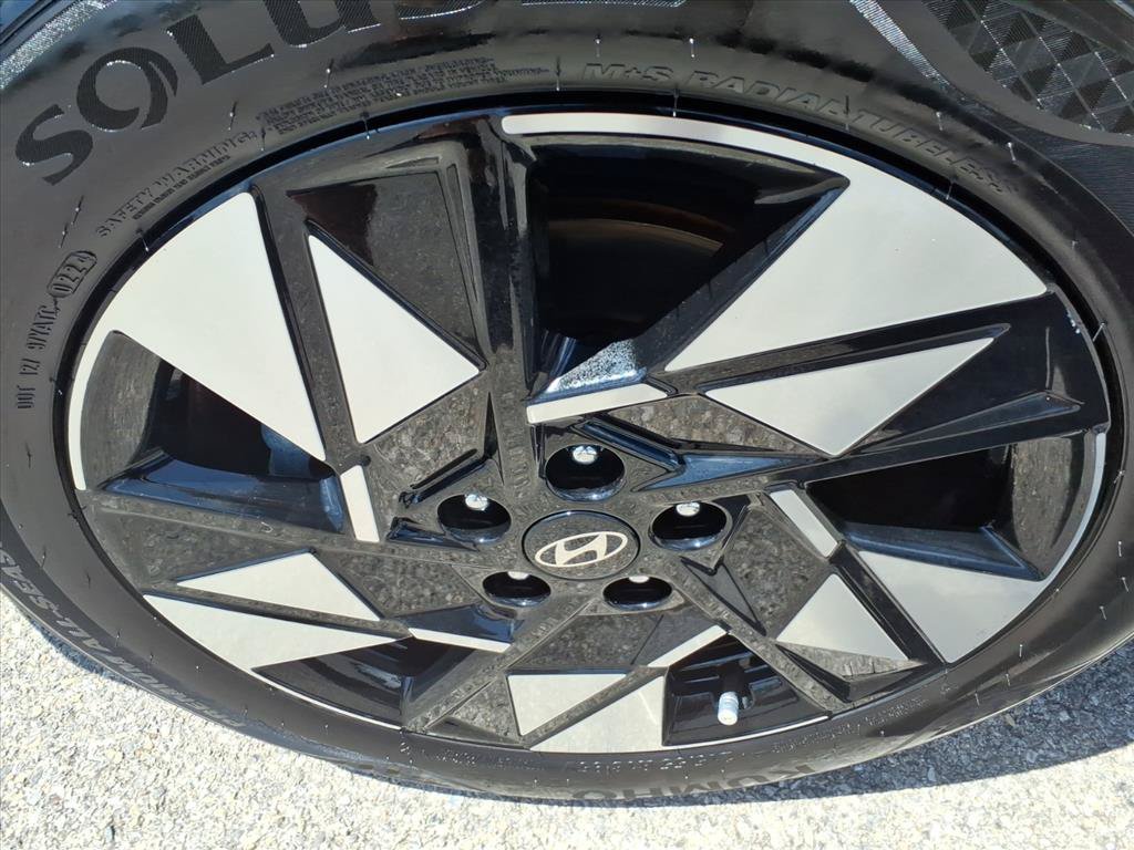 Used 2024 Hyundai Kona SEL FWD image 11