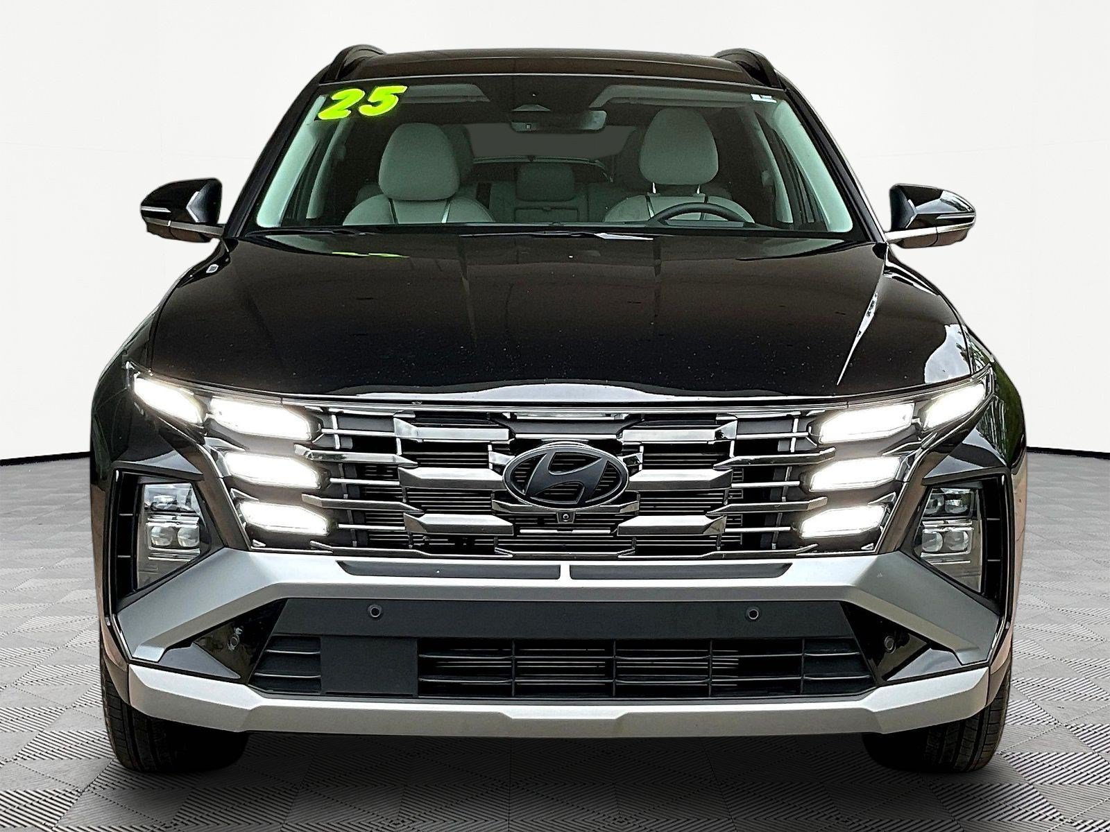 Used 2025 Hyundai Tucson Limited AWD/4WD image 2