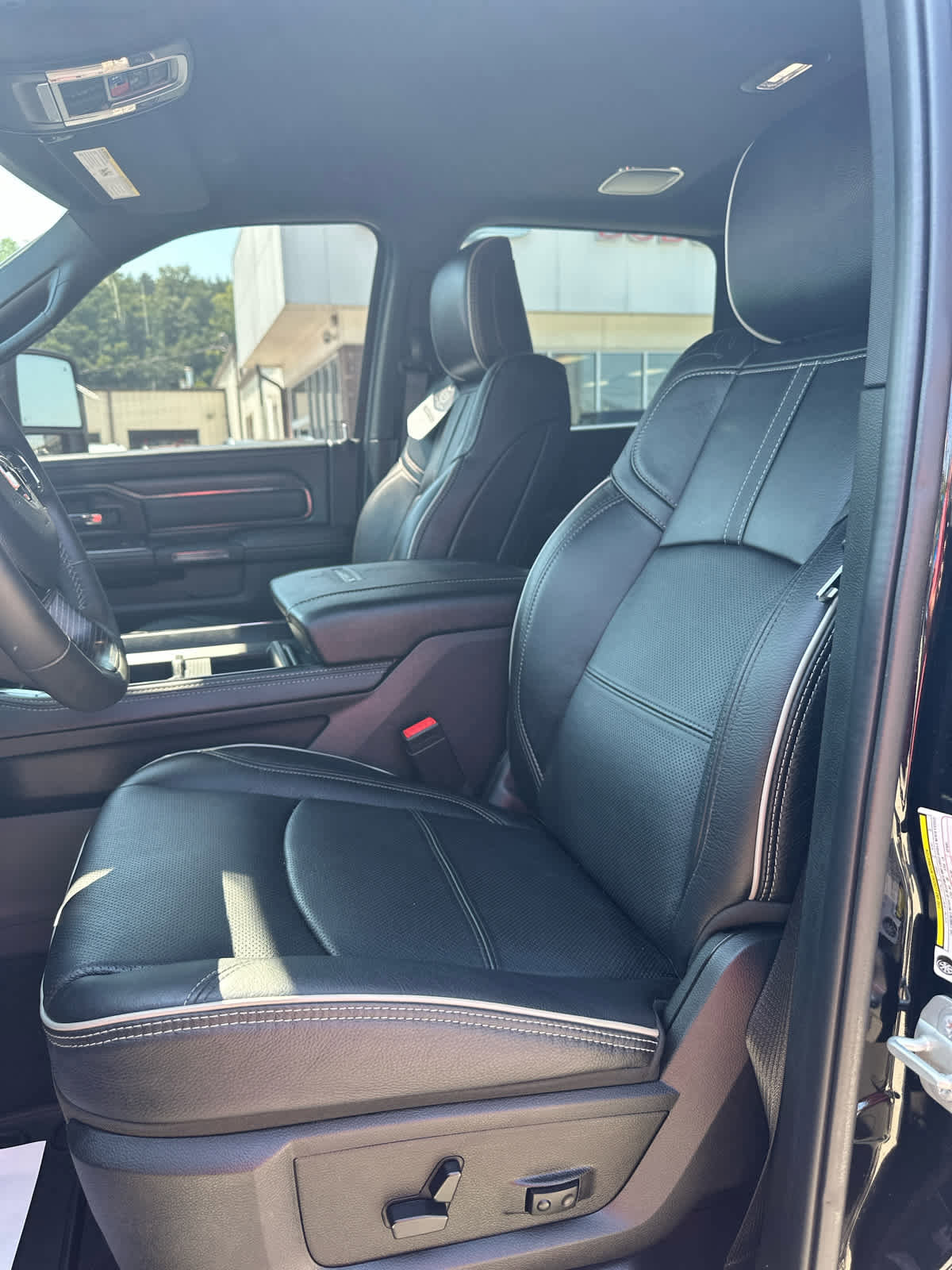 Used 2024 RAM 3500 Limited image 14