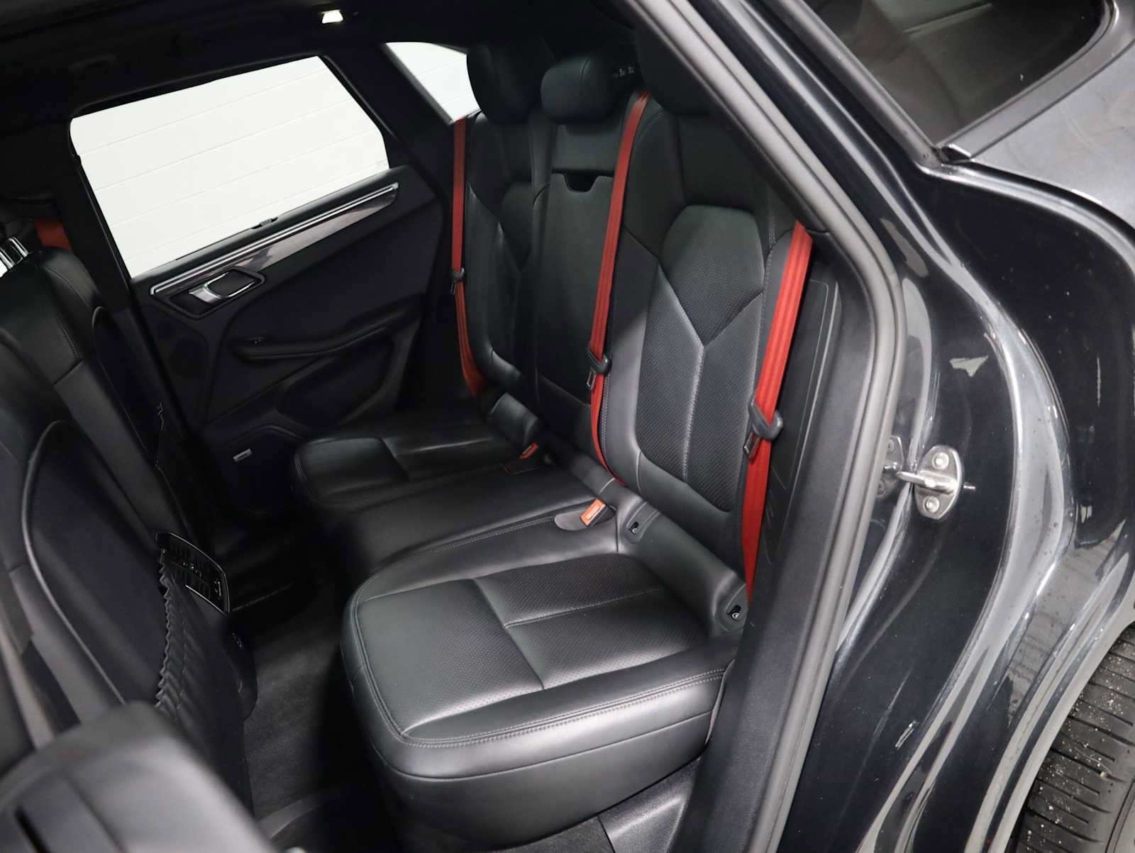 Used 2020 Porsche Macan AWD/4WD image 36