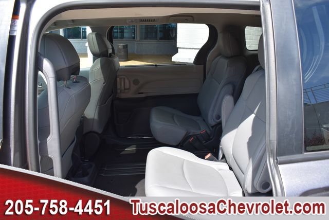 Used 2023 Toyota Sienna XLE FWD image 23
